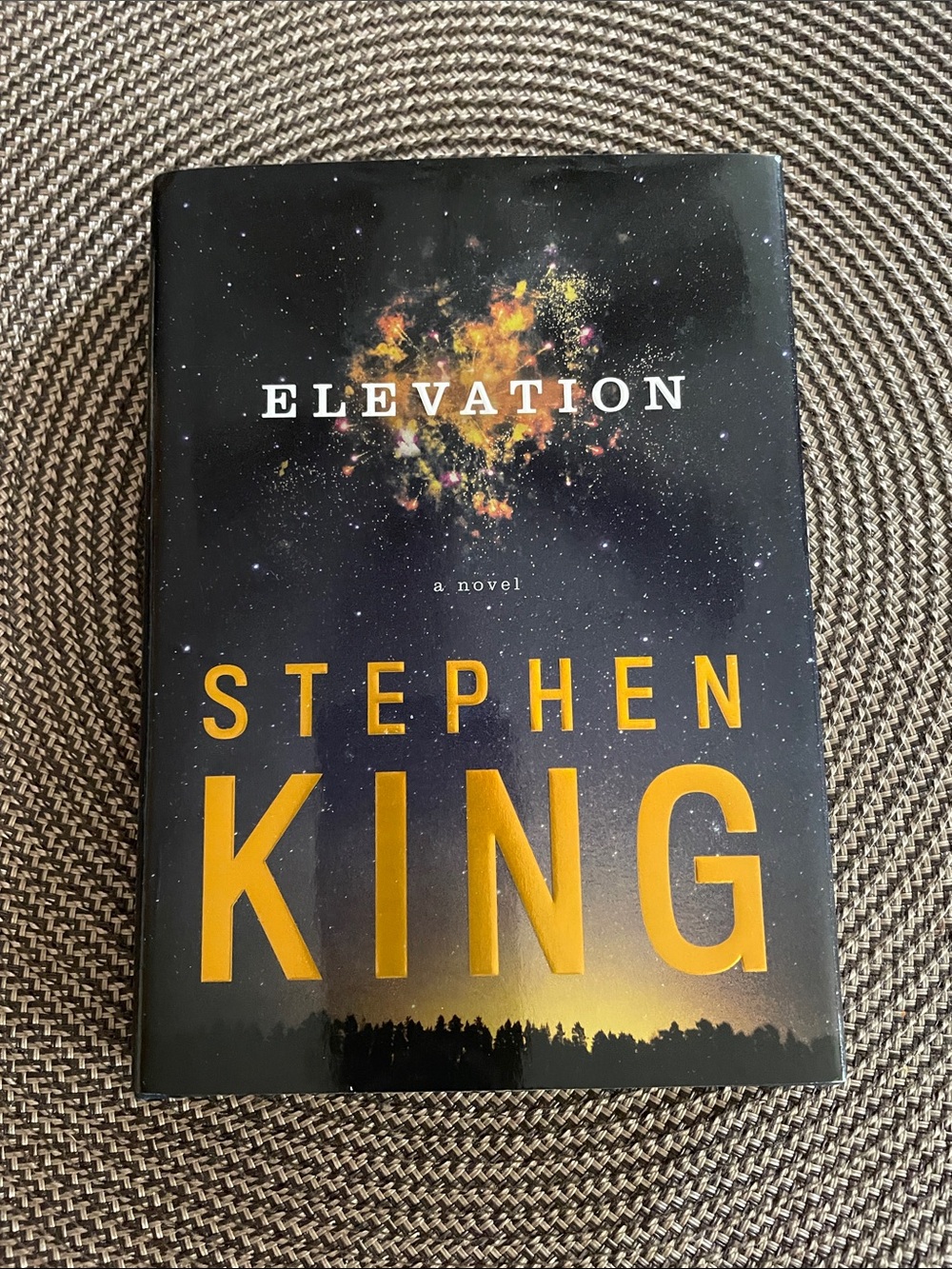 Stephen King - Elevation (Hardcover) - Black & Yellow Cover